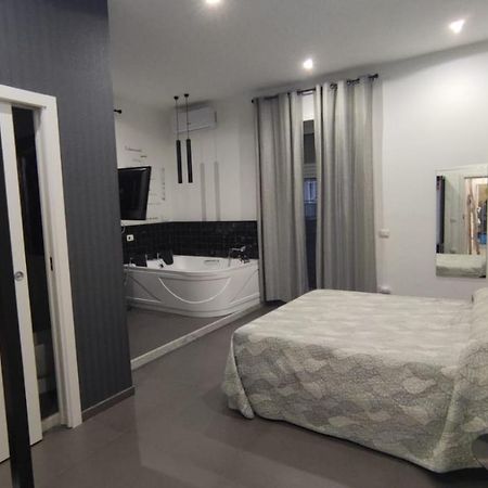 Lombardi Luxury Home Наполи Екстериор снимка